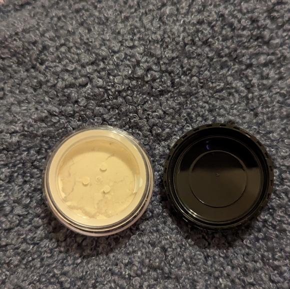 Translucent Setting Powder - Picture 9 of 9